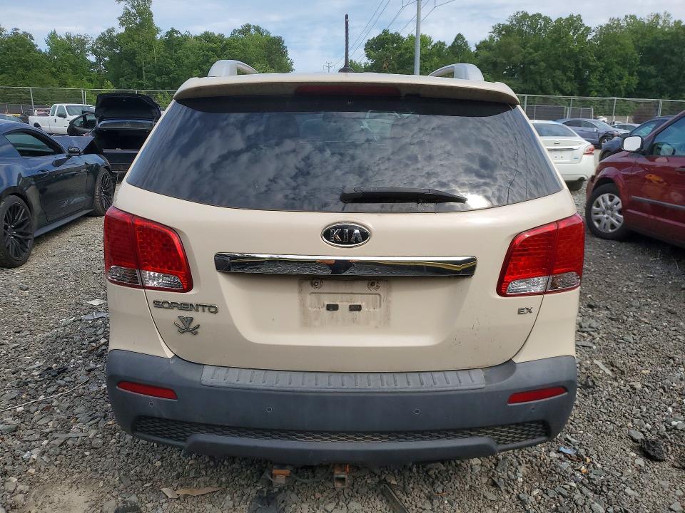 62131636 :رقم المزاد ، 5XYKUCA16BG136717 vin ، 2011 Kia Sorento مزاد بيع