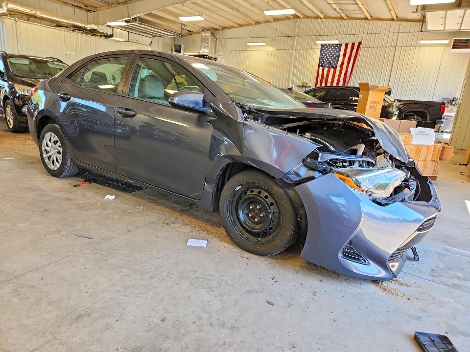 60805506 :رقم المزاد ، 5YFBURHE7JP831052 vin ، 2018 Toyota Corolla مزاد بيع