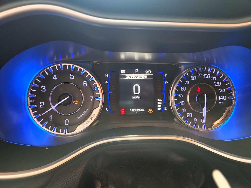 61230776 :رقم المزاد ، 1C3CCCAB1FN634892 vin ، 2015 Chrysler 200 مزاد بيع