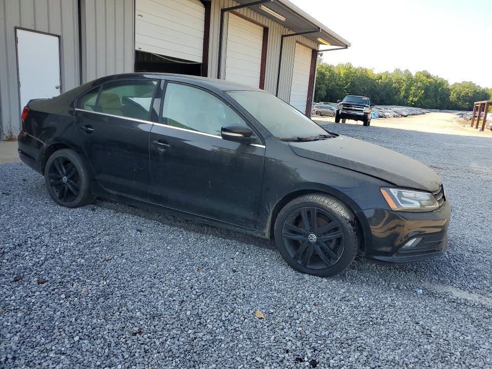59724016 :رقم المزاد ، 3VWL07AJ5FM212053 vin ، 2015 Volkswagen Jetta مزاد بيع
