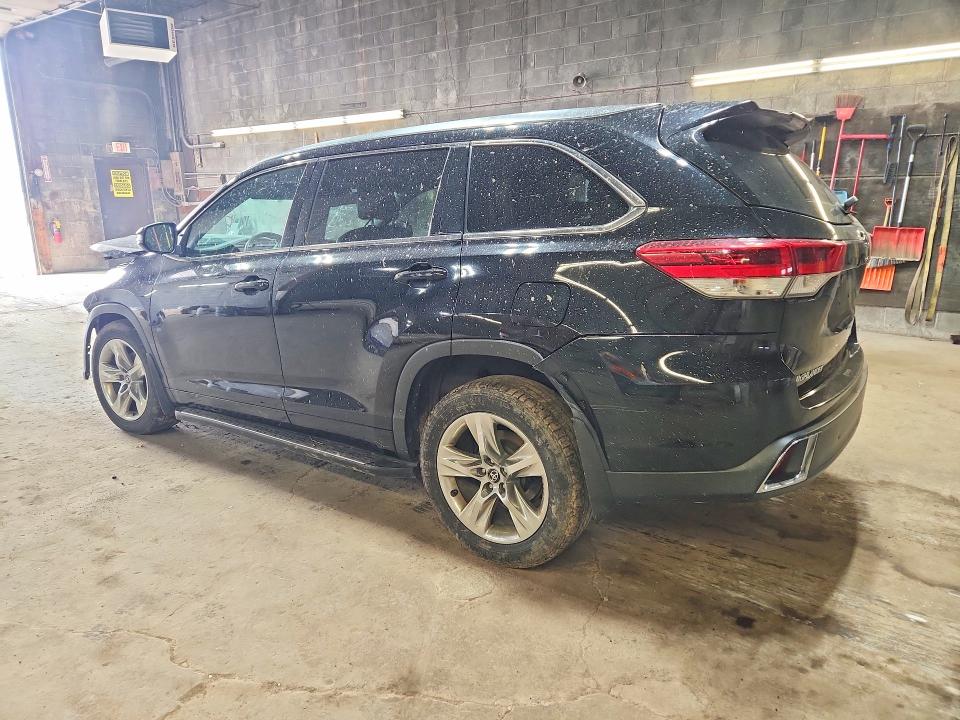 61310616 :رقم المزاد ، 5TDDZRFH4JS863052 vin ، 2018 Toyota Highlander مزاد بيع