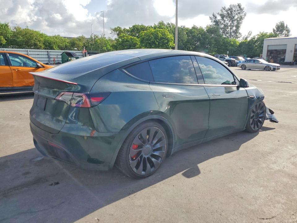 61377256 :رقم المزاد ، 7SAYGDEF7NF536619 vin ، 2022 Tesla Model Y مزاد بيع