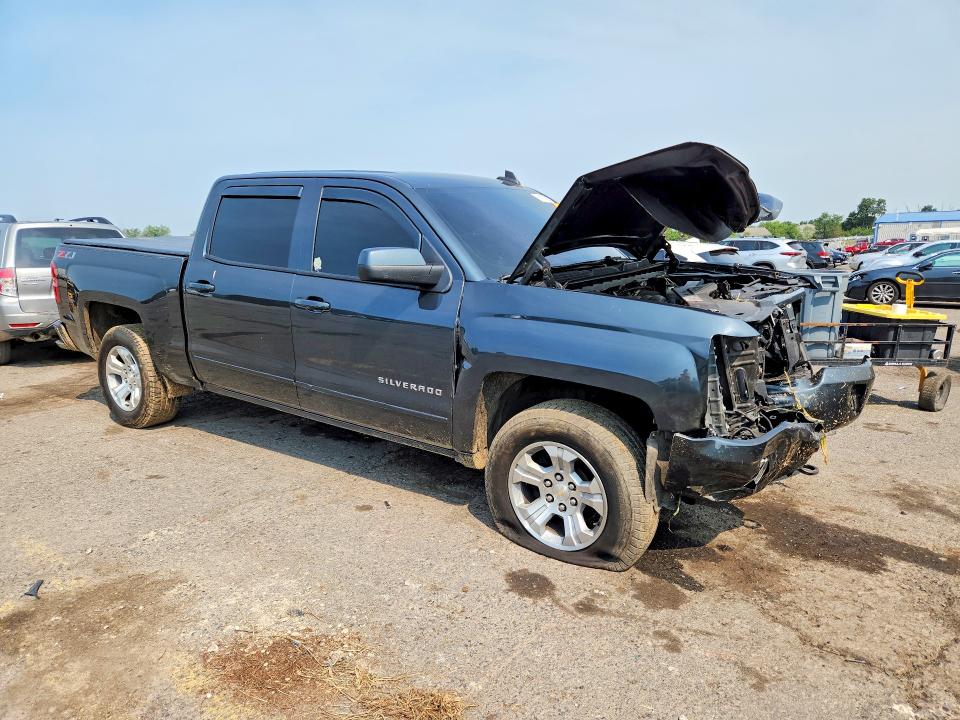 61076366 :رقم المزاد ، 3GCUKRECXJG226675 vin ، 2018 Chevrolet Silverado مزاد بيع