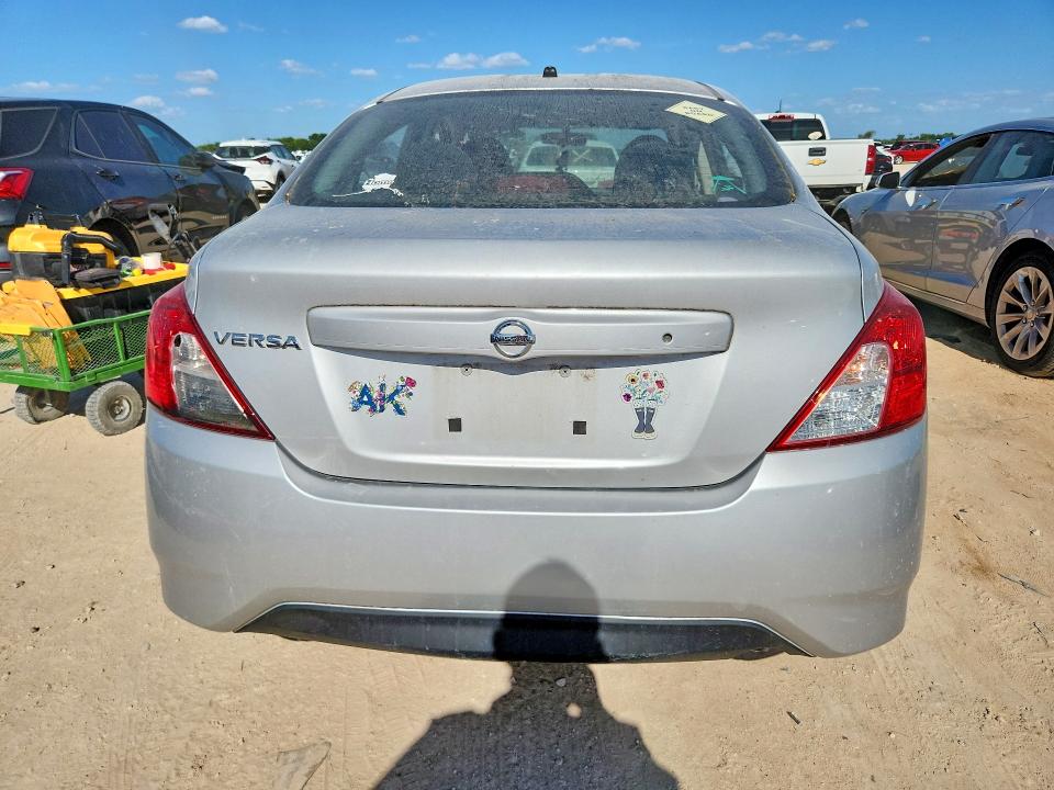 62904676 :رقم المزاد ، 3N1CN7AP6HL822936 vin ، 2017 Nissan Versa مزاد بيع
