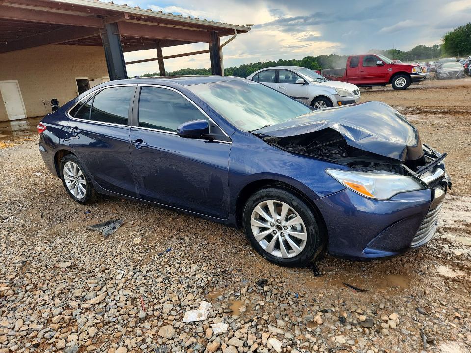 60635696 :رقم المزاد ، 4T1BF1FK9HU756772 vin ، 2017 Toyota Camry مزاد بيع