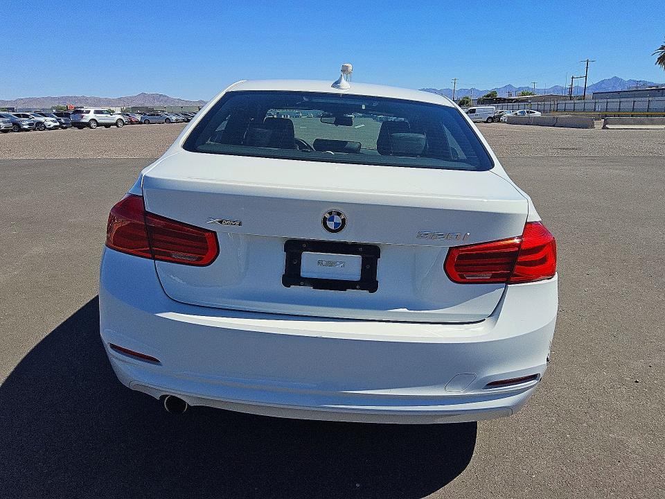 59233666 :رقم المزاد ، WBA8A3C51JA488618 vin ، 2018 Bmw 320 مزاد بيع