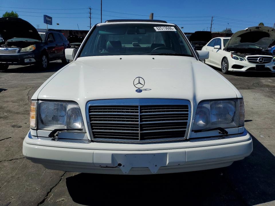 1995 Mercedes-benz E მანქანა იყიდება აუქციონზე, vin: WDBEA32EXSC271970, აუქციონის ნომერი: 62513686
