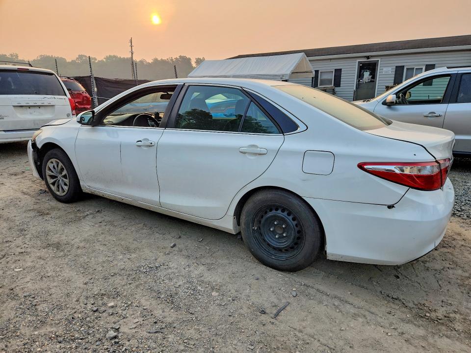 2015 Toyota Camry მანქანა იყიდება აუქციონზე, vin: 4T1BF1FKXFU494306, აუქციონის ნომერი: 60925176