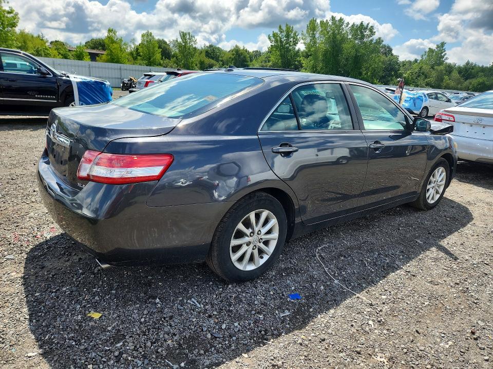 62394406 :رقم المزاد ، 4T1BF3EK4BU137095 vin ، 2011 Toyota Camry مزاد بيع