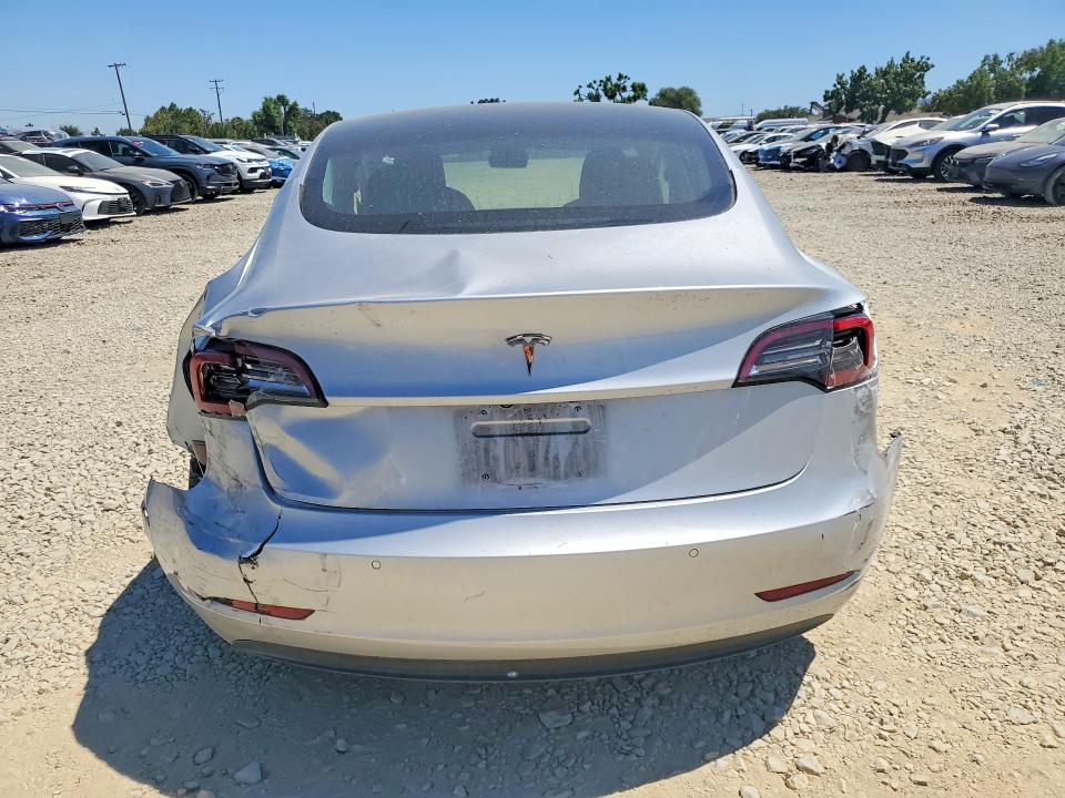 60368486 :رقم المزاد ، 5YJ3E1EA6JF078498 vin ، 2018 Tesla Model 3 مزاد بيع