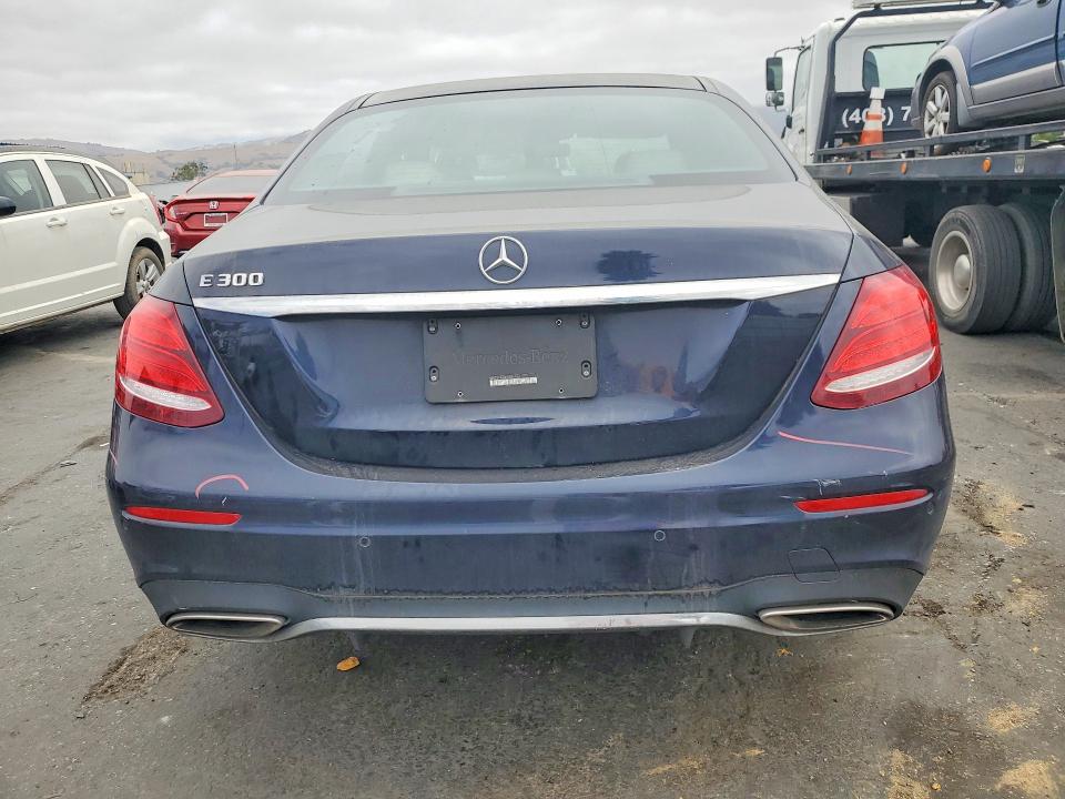 59321426 :رقم المزاد ، WDDZF4JB9JA456769 vin ، 2018 Mercedes-benz E مزاد بيع