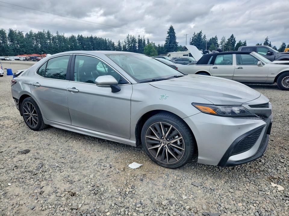 60039736 :رقم المزاد ، 4T1T11BK8MU023583 vin ، 2021 Toyota Camry مزاد بيع