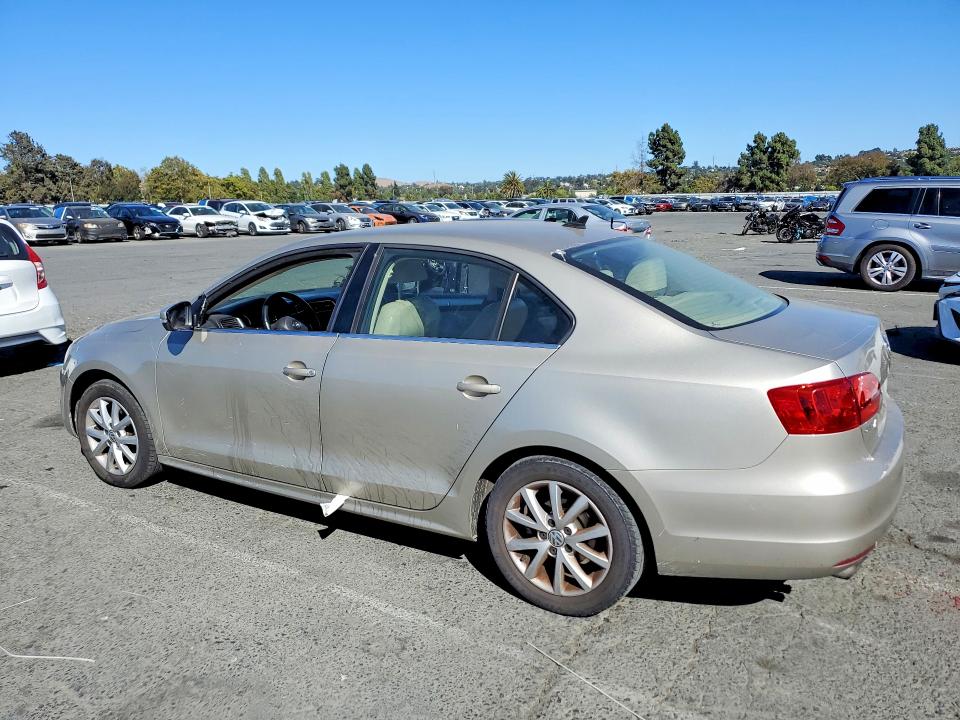 61512646 :رقم المزاد ، 3VWD17AJ1EM242621 vin ، 2014 Volkswagen Jetta مزاد بيع