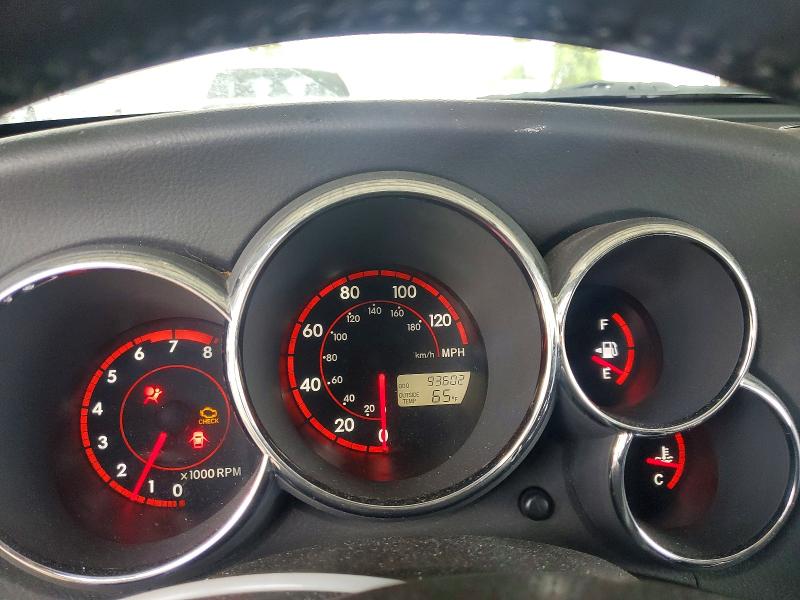 60331356 :رقم المزاد ، 2T1KR32E44C235988 vin ، 2004 Toyota Matrix مزاد بيع