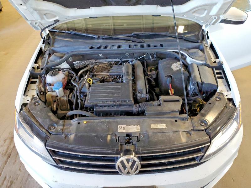 60888166 :رقم المزاد ، 3VWDB7AJ4HM237740 vin ، 2017 Volkswagen Jetta مزاد بيع