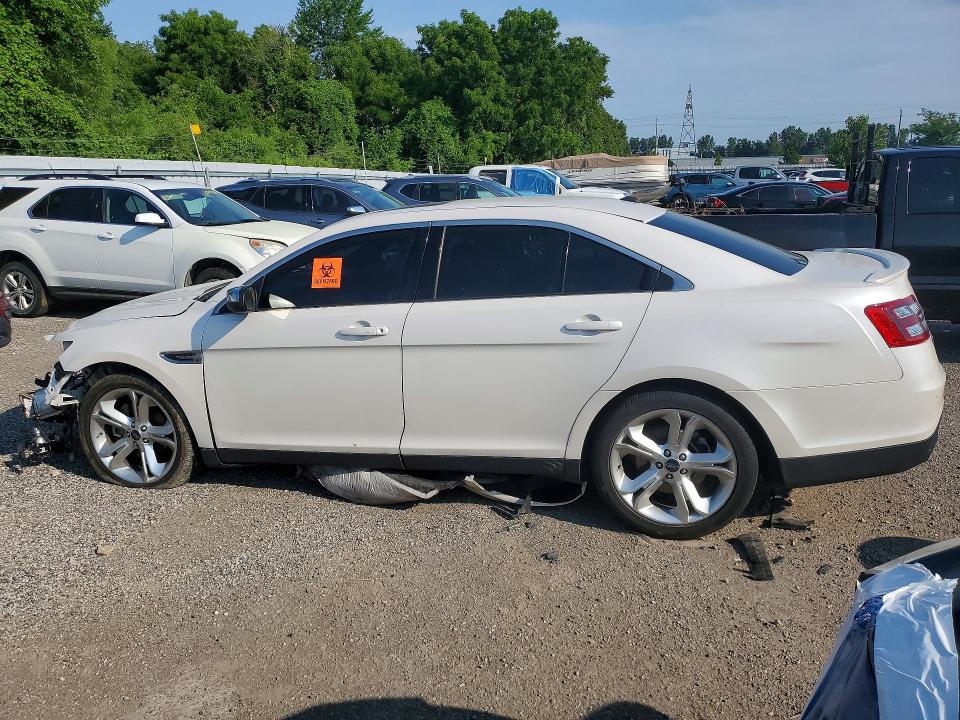 60781176 :رقم المزاد ، 1FAHP2J89JG134096 vin ، 2018 Ford Taurus مزاد بيع