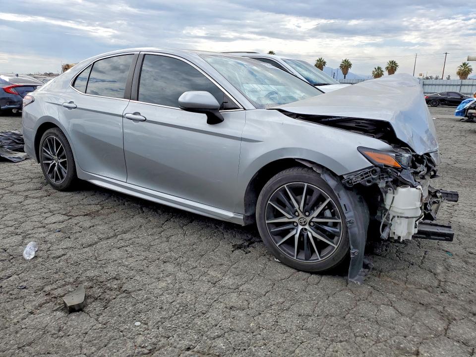 61491006 :رقم المزاد ، 4T1G11AK2MU561263 vin ، 2021 Toyota Camry مزاد بيع