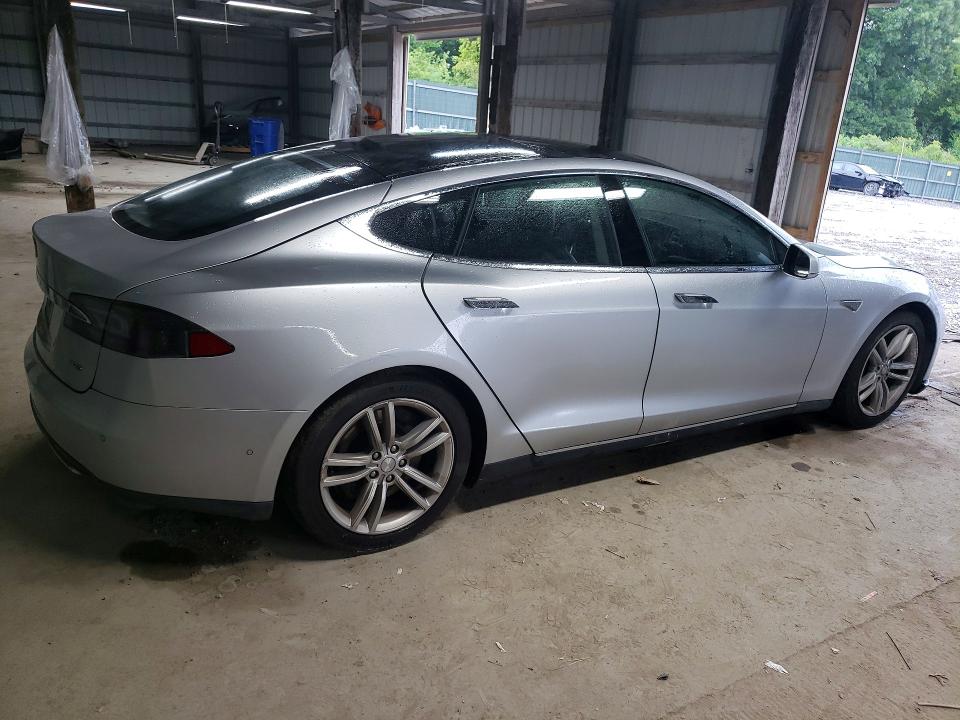 61877266 :رقم المزاد ، 5YJSA1H24FFP79091 vin ، 2015 Tesla Model S مزاد بيع