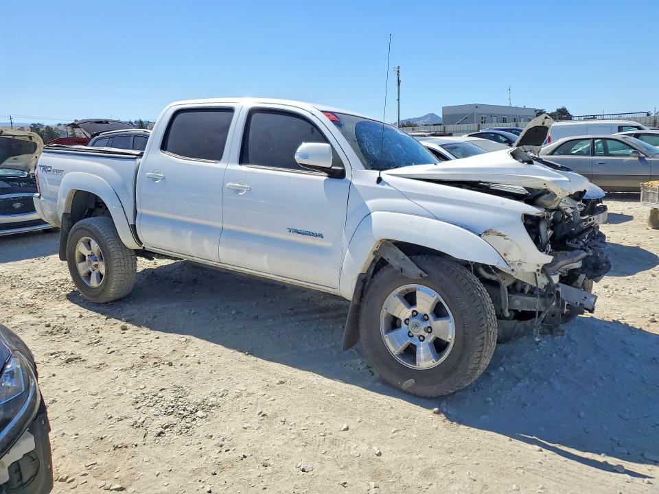 Продаж на аукціоні авто 2015 Toyota Tacoma, vin: 3TMJU4GN6FM185274, номер лоту: 63039026