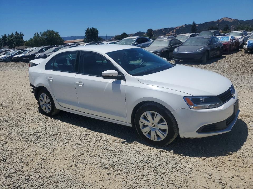 60871426 :رقم المزاد ، 3VWD17AJ0EM227267 vin ، 2014 Volkswagen Jetta مزاد بيع
