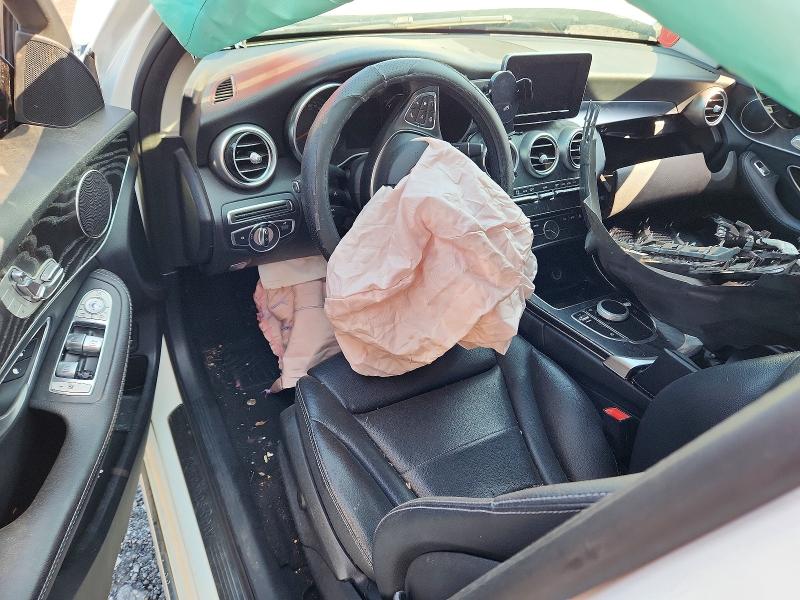 63611466 :رقم المزاد ، 55SWF4JB2HU233681 vin ، 2017 Mercedes-benz C مزاد بيع