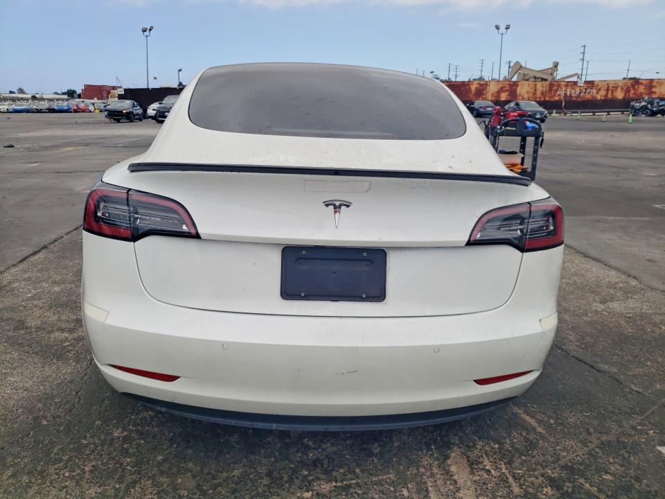 59534596 :رقم المزاد ، 5YJ3E1EA0NF114675 vin ، 2022 Tesla Model 3 مزاد بيع