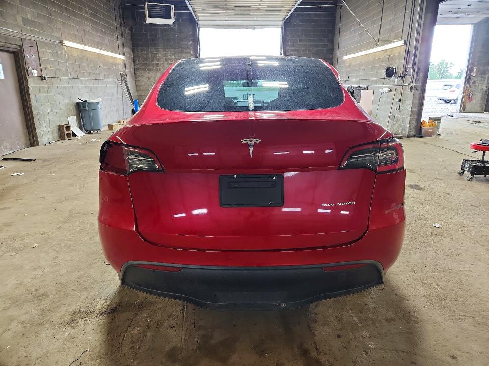62389666 :رقم المزاد ، 5YJYGDEEXMF095958 vin ، 2021 Tesla Model Y مزاد بيع