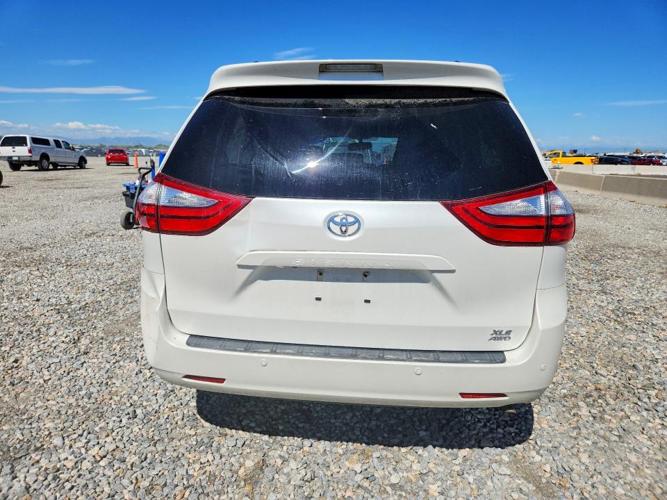 62697796 :رقم المزاد ، 5TDDZ3DC2HS157020 vin ، 2017 Toyota Sienna مزاد بيع