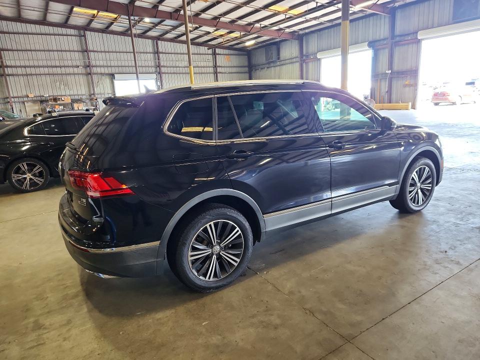 61078666 :رقم المزاد ، 3VV2B7AX7JM067671 vin ، 2018 Volkswagen Tiguan مزاد بيع