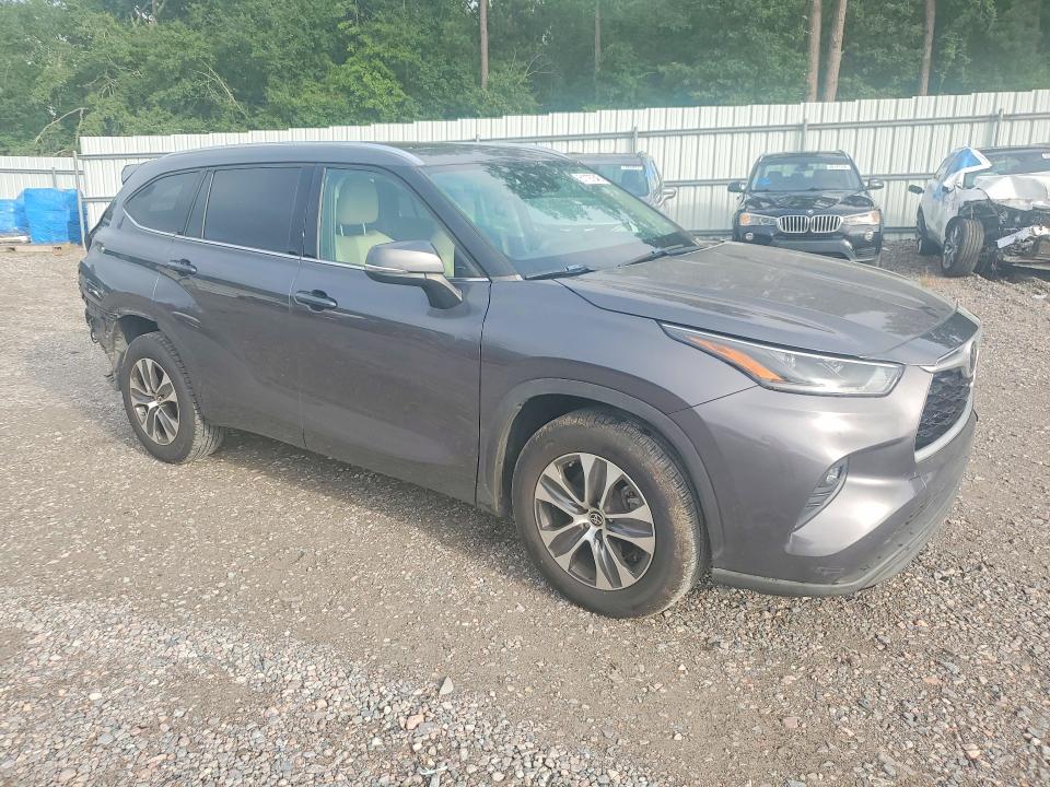 61197346 :رقم المزاد ، 5TDGZRAH0MS051353 vin ، 2021 Toyota Highlander مزاد بيع