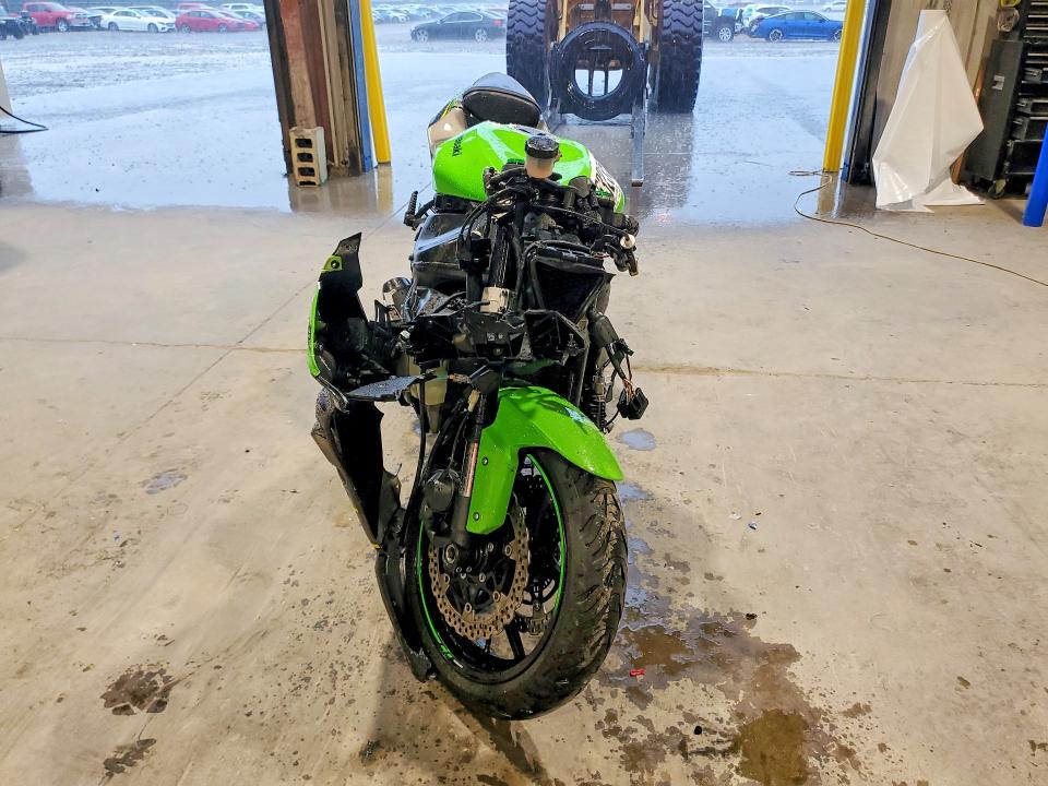 63235146 :رقم المزاد ، JKBZXJE18JA027099 vin ، 2018 Kawasaki Zx6r مزاد بيع