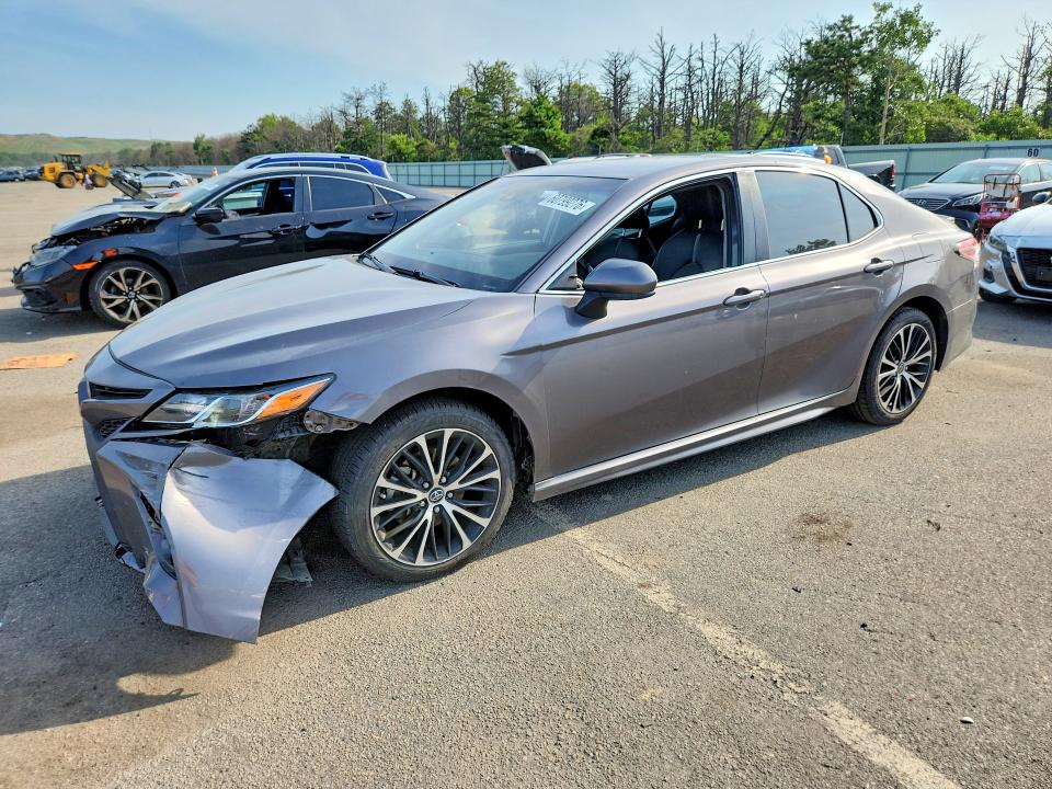 60799276 :رقم المزاد ، 4T1B11HK8KU238798 vin ، 2019 Toyota Camry مزاد بيع