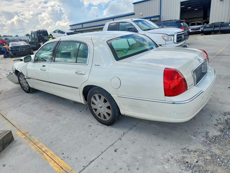 Продаж на аукціоні авто 2004 Lincoln Town Car, vin: 1LNHM85W54Y682640, номер лоту: 61781216