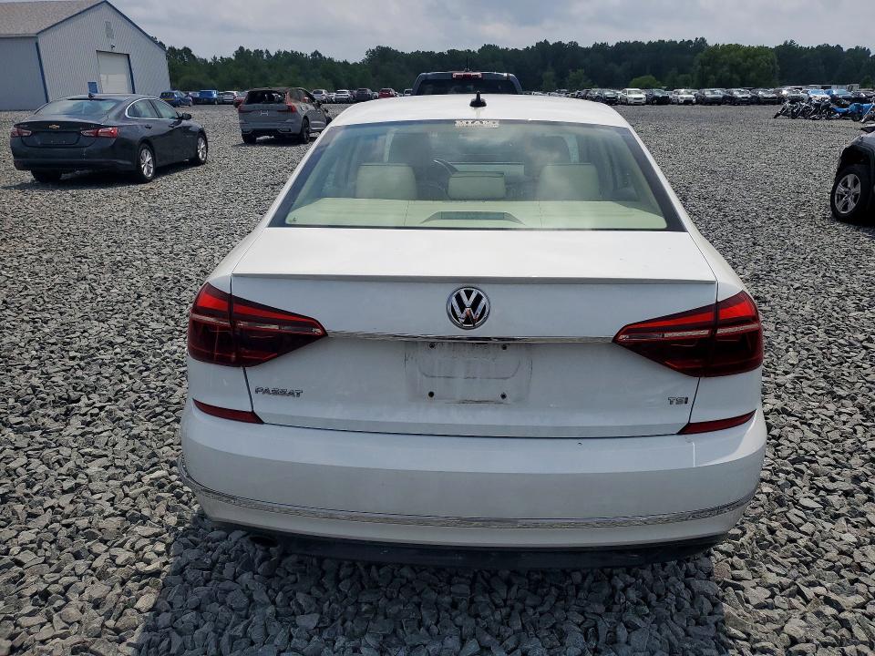 61964396 :رقم المزاد ، 1VWDT7A30HC044887 vin ، 2017 Volkswagen Passat مزاد بيع