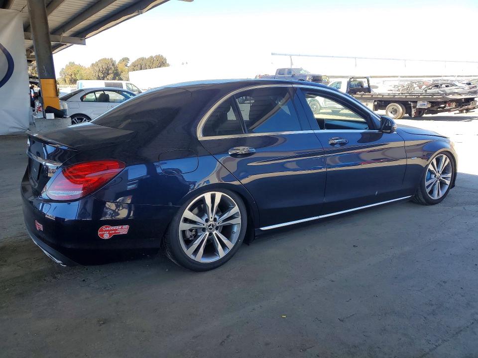 61858656 :رقم المزاد ، 55SWF4HB0HU223284 vin ، 2017 Mercedes-benz C مزاد بيع