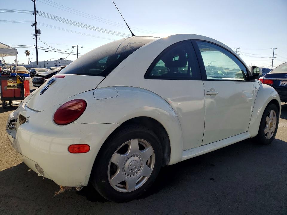 2000 Volkswagen New Beetle მანქანა იყიდება აუქციონზე, vin: 3VWBA21C0YM468018, აუქციონის ნომერი: 60621046
