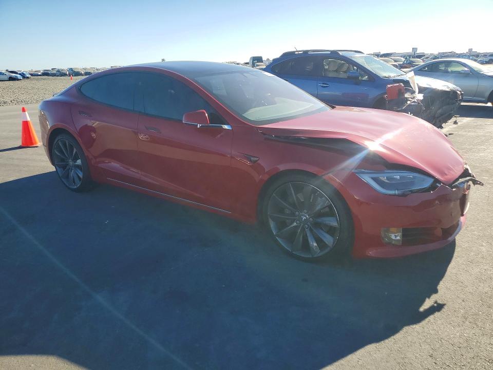 62323456 :رقم المزاد ، 5YJSA1E25HF197167 vin ، 2017 Tesla Model S مزاد بيع