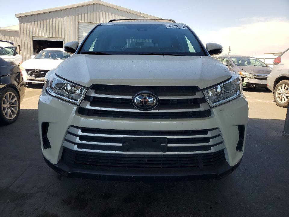 61724376 :رقم المزاد ، 5TDZZRFH1KS300015 vin ، 2019 Toyota Highlander مزاد بيع