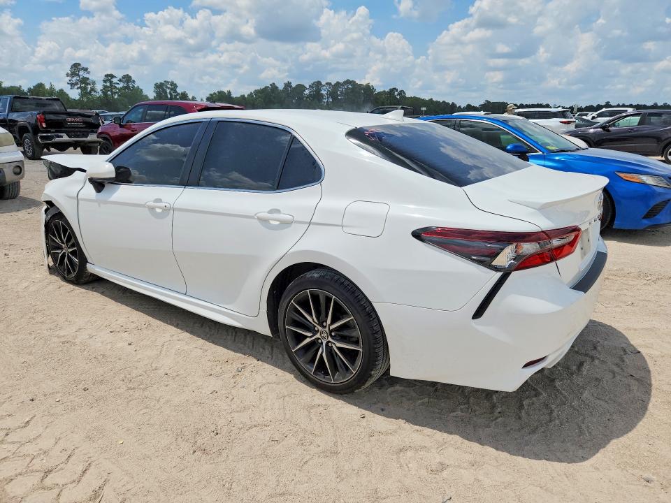 59982836 :رقم المزاد ، 4T1G11AK2MU413095 vin ، 2021 Toyota Camry مزاد بيع