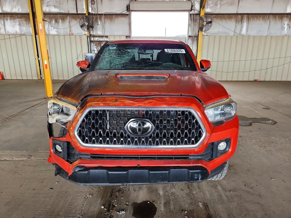 2016 Toyota Tacoma მანქანა იყიდება აუქციონზე, vin: 5TFDZ5BN0GX010817, აუქციონის ნომერი: 61606926