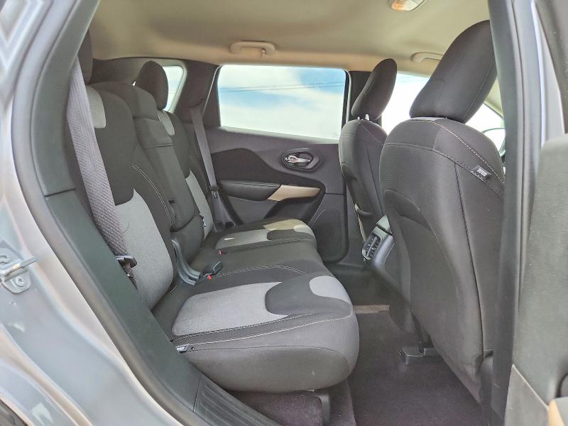 63562796 :رقم المزاد ، 1C4PJLCB3JD596841 vin ، 2018 Jeep Cherokee مزاد بيع