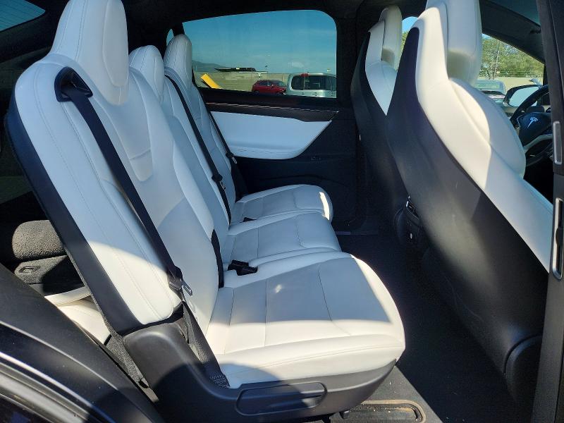 62472526 :رقم المزاد ، 5YJXCAE25HF065882 vin ، 2017 Tesla Model X مزاد بيع