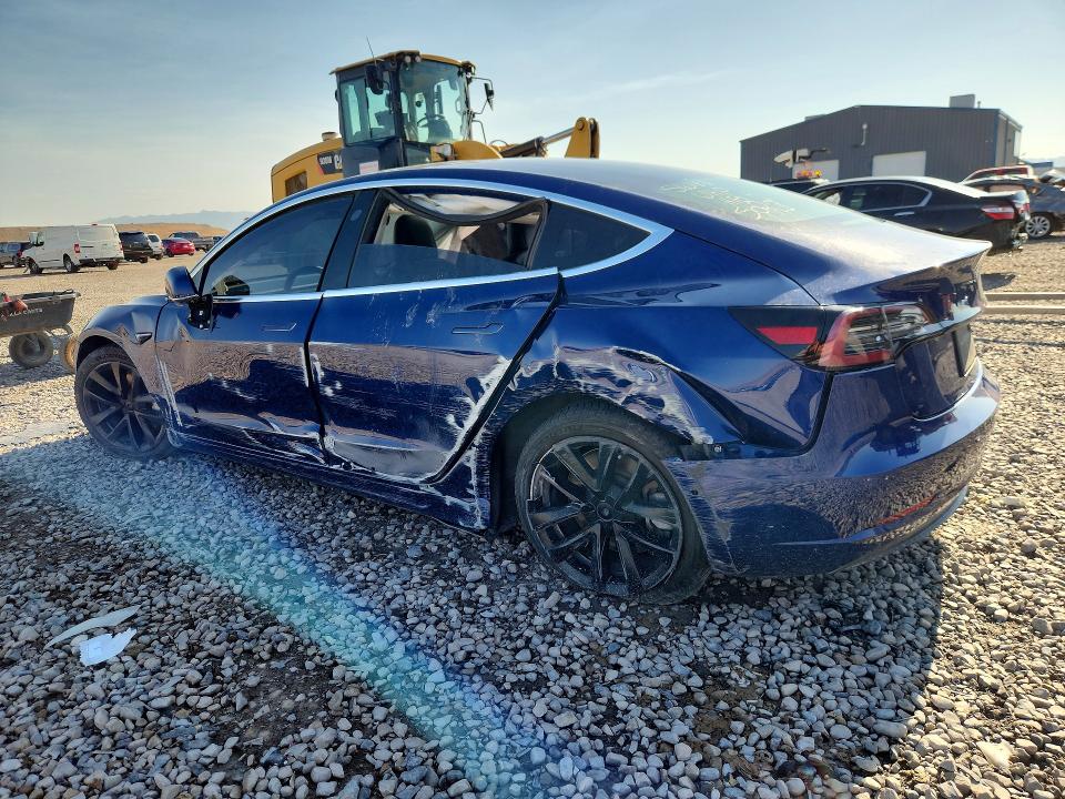 63252796 :رقم المزاد ، 5YJ3E1EB7KF465023 vin ، 2019 Tesla Model 3 مزاد بيع