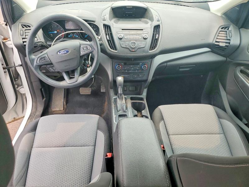 61335216 :رقم المزاد ، 1FMCU0GD7HUD18403 vin ، 2017 Ford Escape مزاد بيع