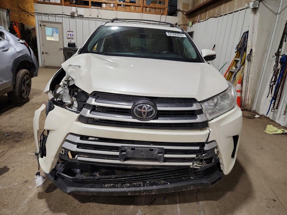 2019 Toyota Highlander მანქანა იყიდება აუქციონზე, vin: 5TDJZRFH9KS599332, აუქციონის ნომერი: 62506626
