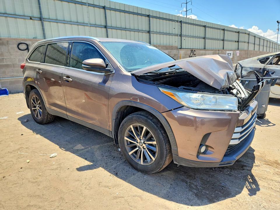 2019 Toyota Highlander მანქანა იყიდება აუქციონზე, vin: 5TDJZRFH5KS717926, აუქციონის ნომერი: 60648786