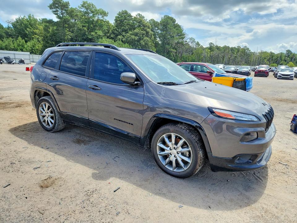 Продаж на аукціоні авто 2018 Jeep Cherokee, vin: 1C4PJLCB1JD621526, номер лоту: 61294116