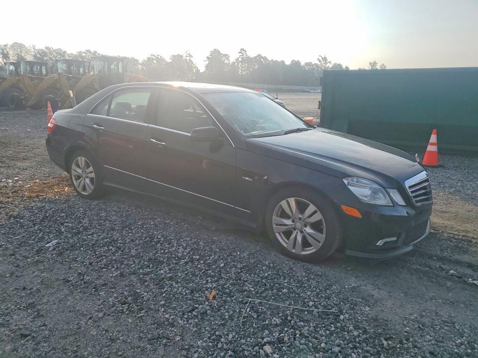 60030806 :رقم المزاد ، WDDHF2EB6BA455817 vin ، 2011 Mercedes-benz E مزاد بيع