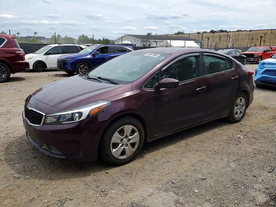 62667596 :رقم المزاد ، 3KPFL4A7XJE272097 vin ، 2018 Kia Forte مزاد بيع