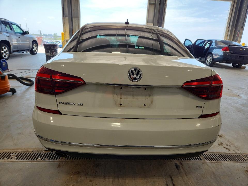 59823746 :رقم المزاد ، 1VWBA7A35JC027294 vin ، 2018 Volkswagen Passat مزاد بيع
